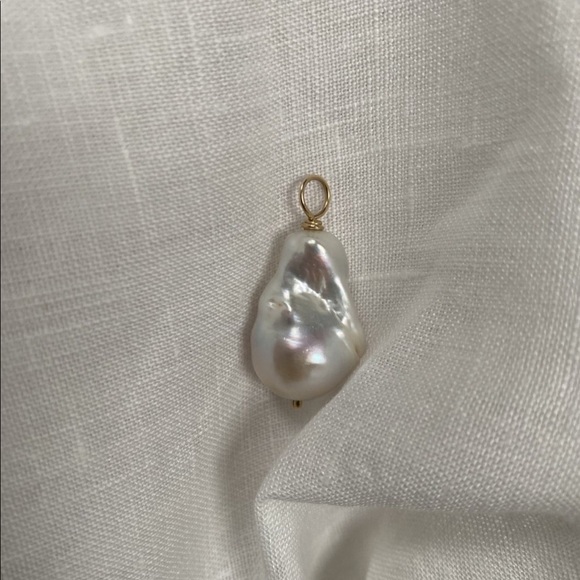 Laasso Baroque Pearl Pendant - Picture 3 of 7